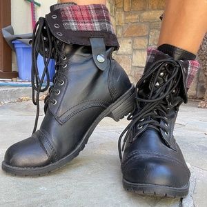 Black Fold-Over Combat Boots (9) SODA